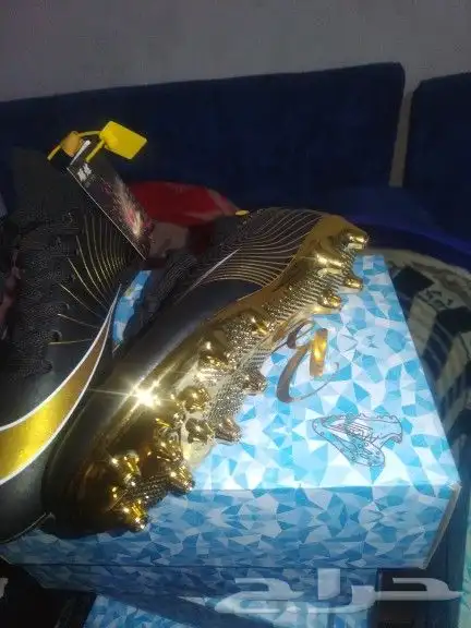 جزمة نايك جديدة بالكرتون مقاس 40 0