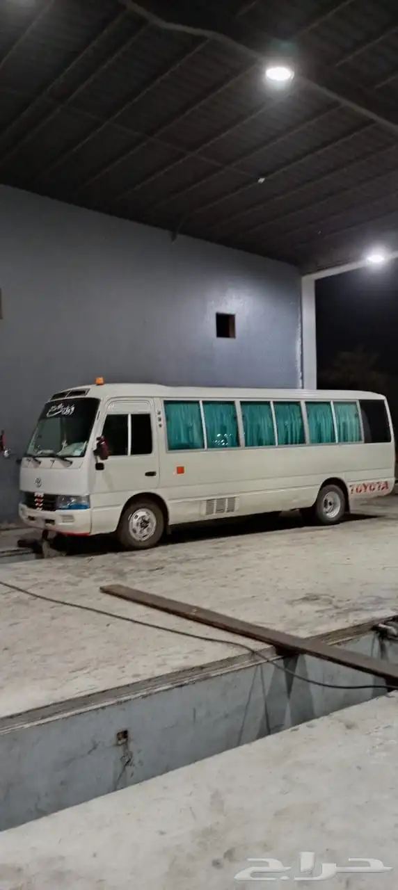 There are stones a head a school a restaurant an airport and 7