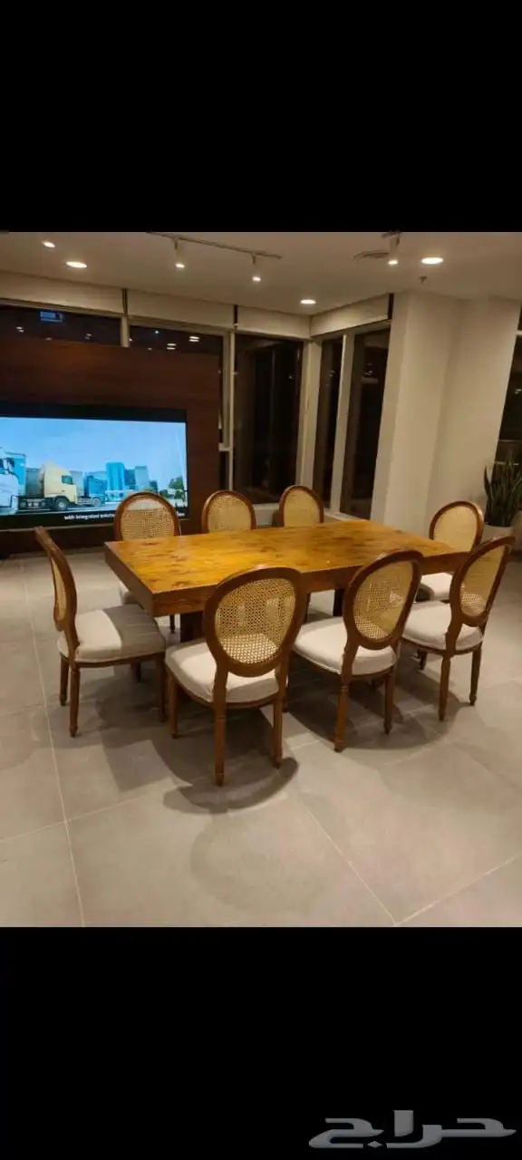 تاجير كراسي ملكي واحمر وعادي وشفاف طاولات زجاج خشب سماعات 7