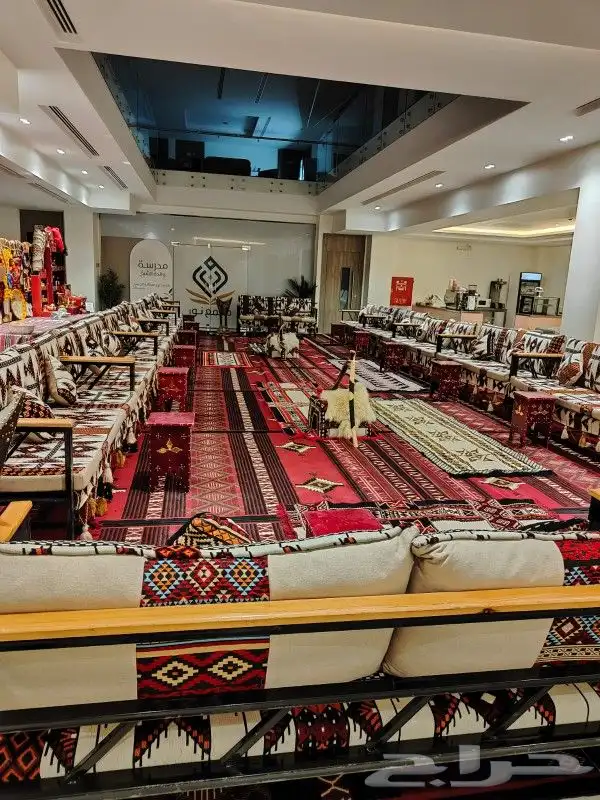 عندنا كراسي وطاولات وقهوجين وصبابين جلسات شعبيه وكراسي شفاف 9