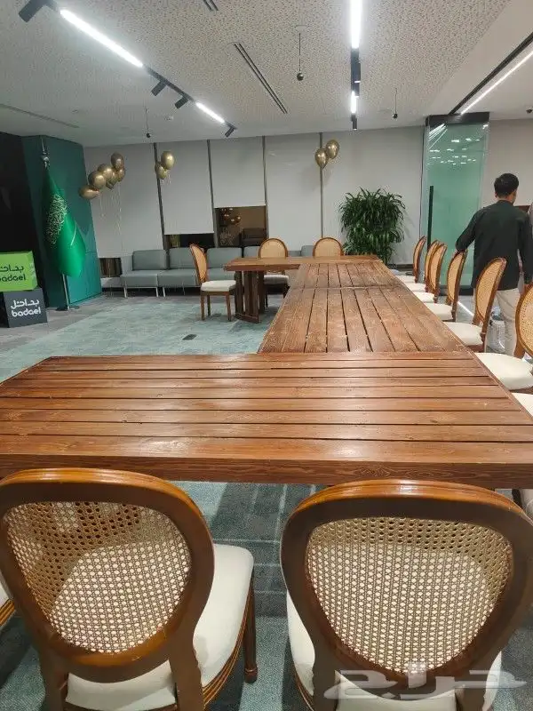 عندنا كراسي وطاولات وقهوجين وصبابين جلسات شعبيه وكراسي شفاف 5