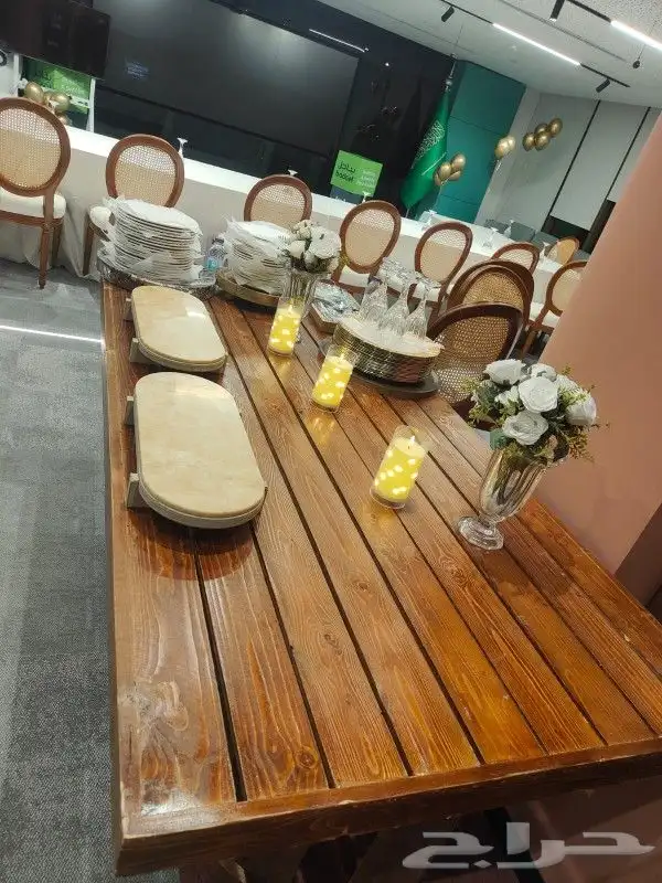 عندنا كراسي وطاولات وقهوجين وصبابين جلسات شعبيه وكراسي شفاف 0