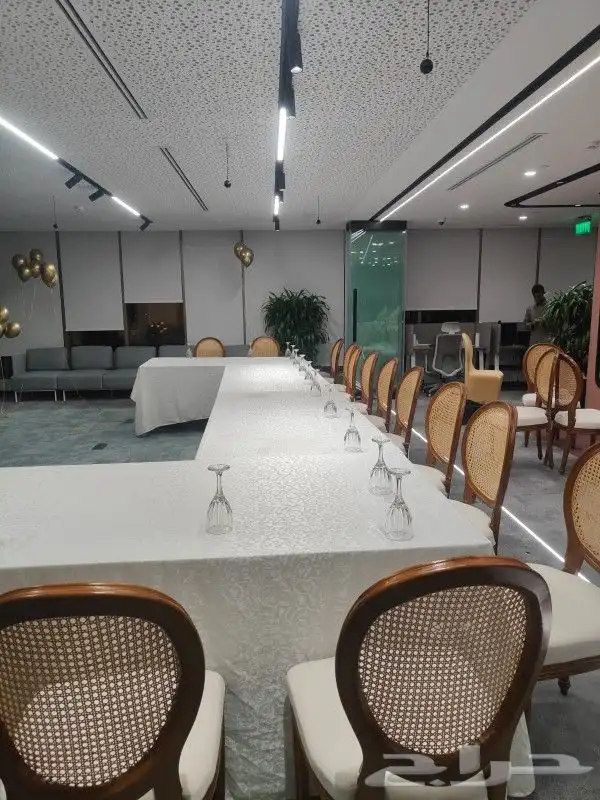 عندنا كراسي وطاولات وقهوجين وصبابين جلسات شعبيه وكراسي شفاف 1