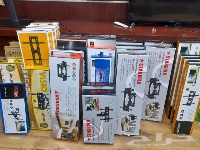 Satellite technician for installing surveillance camera scre 5