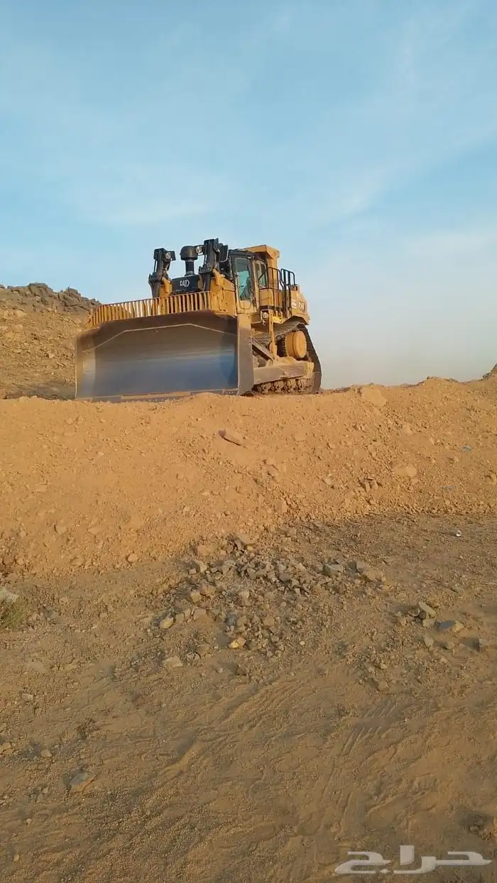 سواق بلدوزر فني موجود في القصيم بريده يوجد لدي رخصه وتيوفي 0