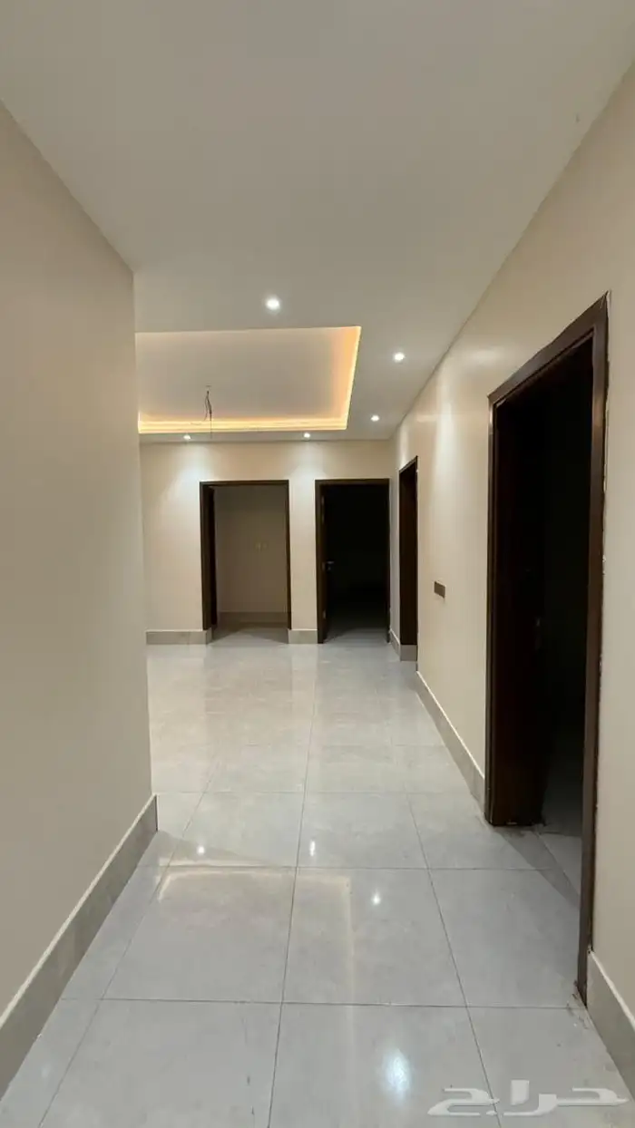 شقه واسعه للايجار حي الصالحيه خمس غرف 0