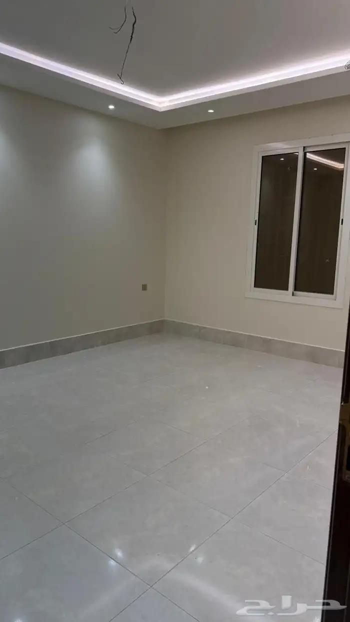 شقه واسعه للايجار حي الصالحيه خمس غرف 5