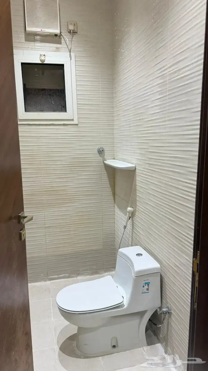 شقه واسعه للايجار حي الصالحيه خمس غرف 7