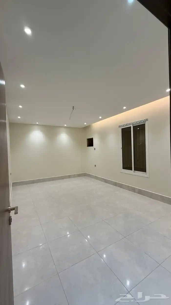 شقه واسعه للايجار حي الصالحيه خمس غرف 14