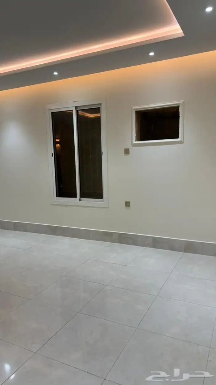 شقه واسعه للايجار حي الصالحيه خمس غرف 12