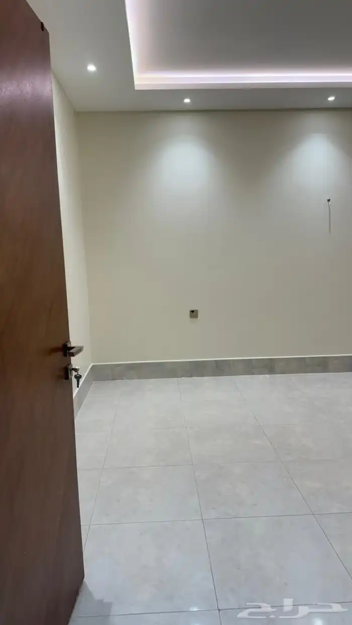 شقه واسعه للايجار حي الصالحيه خمس غرف 1