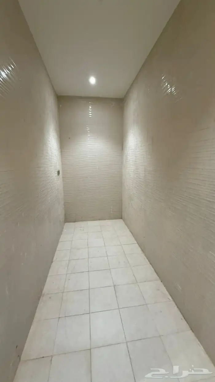 شقه واسعه للايجار حي الصالحيه خمس غرف 3