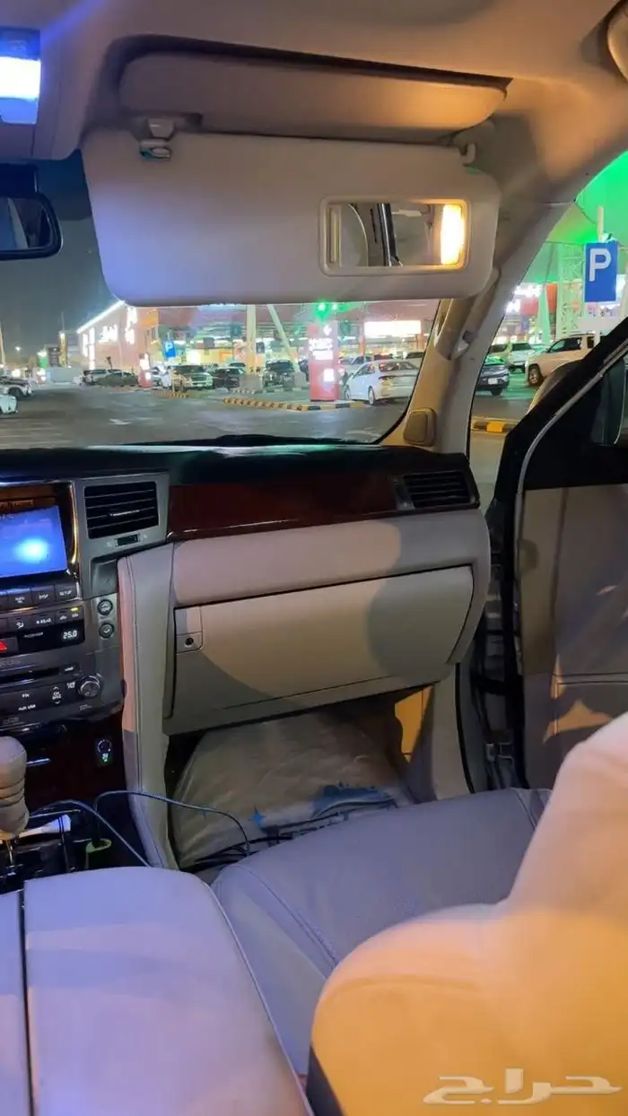 جيب لكزس 570 موديل 2011 2
