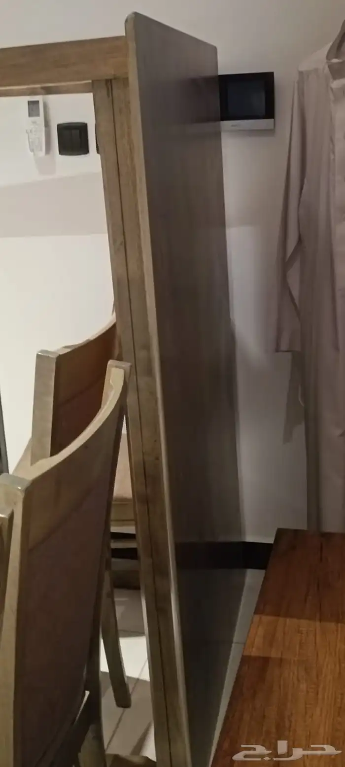 طاولة وفرن وميكرويف 1