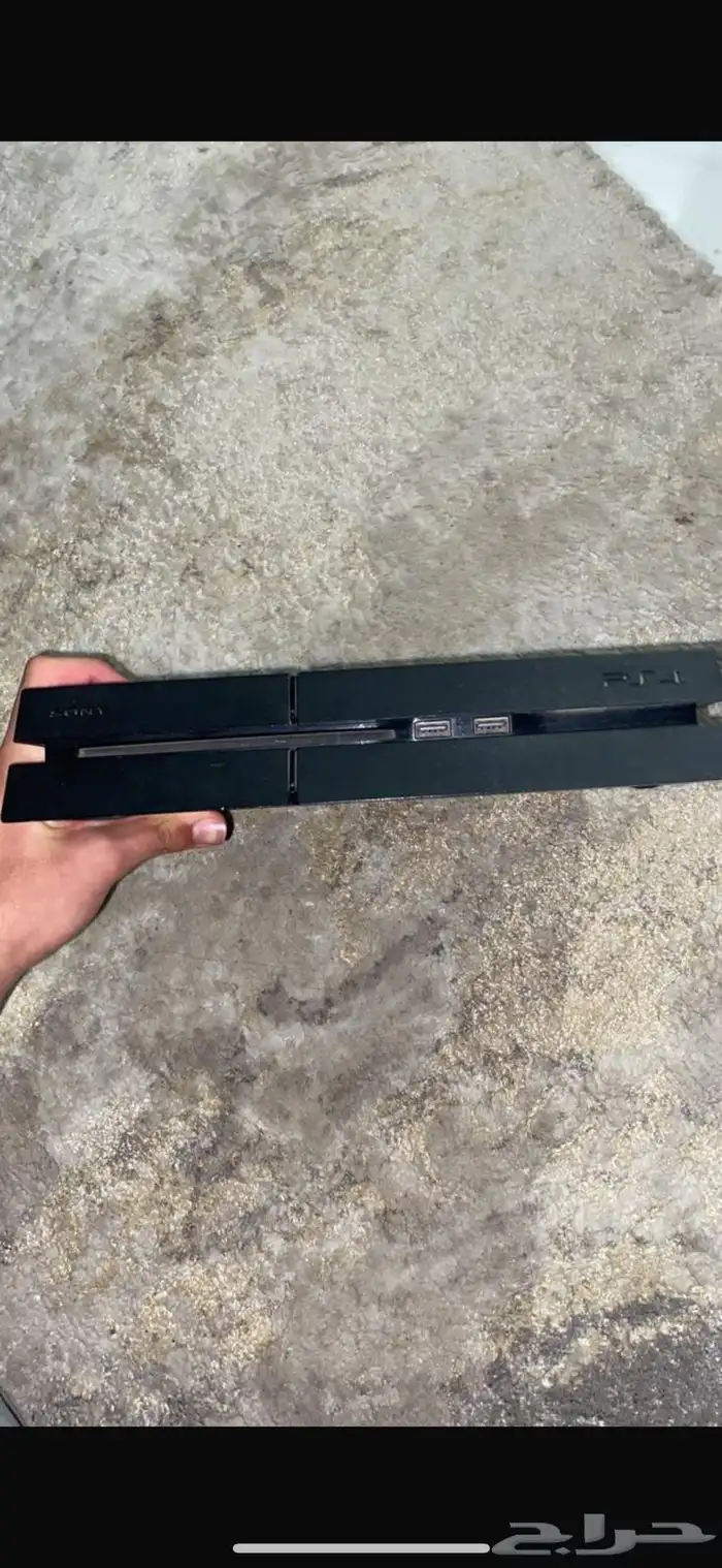 سوني 4 نضيف شبه جديد ومعاه 2 يد السعر 450 1