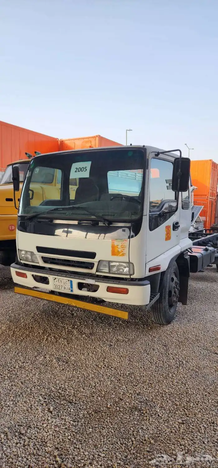 للبيع دينه زيزو موديل 2005 متواجده برياض التواصل 0