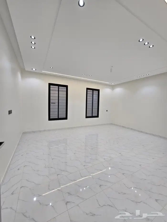 للبيع روف علوى مع ملحق 9غرف بمدخل سياره من650ألف شمال الخميس 15