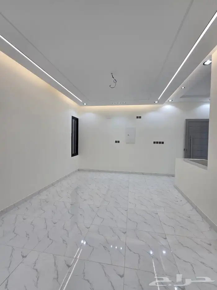 للبيع روف علوى مع ملحق 9غرف بمدخل سياره من650ألف شمال الخميس 28