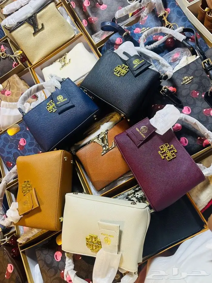 يوجد لدينا جميع انواع الشنط جمله وقطاعي 5