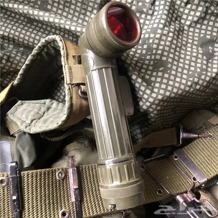 مصباح كشاف نمط عسكري قديم على شكل L 0