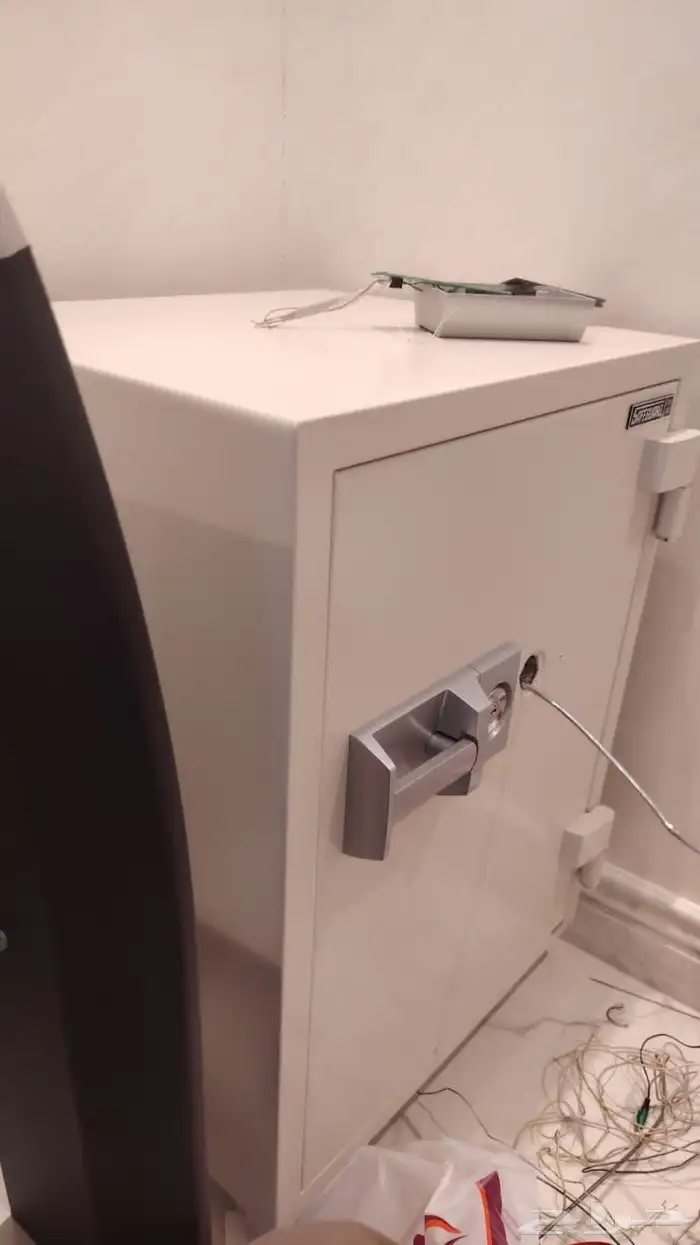 فتح ونسخ وبرمجة السيارة فك أبواب سيارات وشقق وخزنات تصليح ري 0