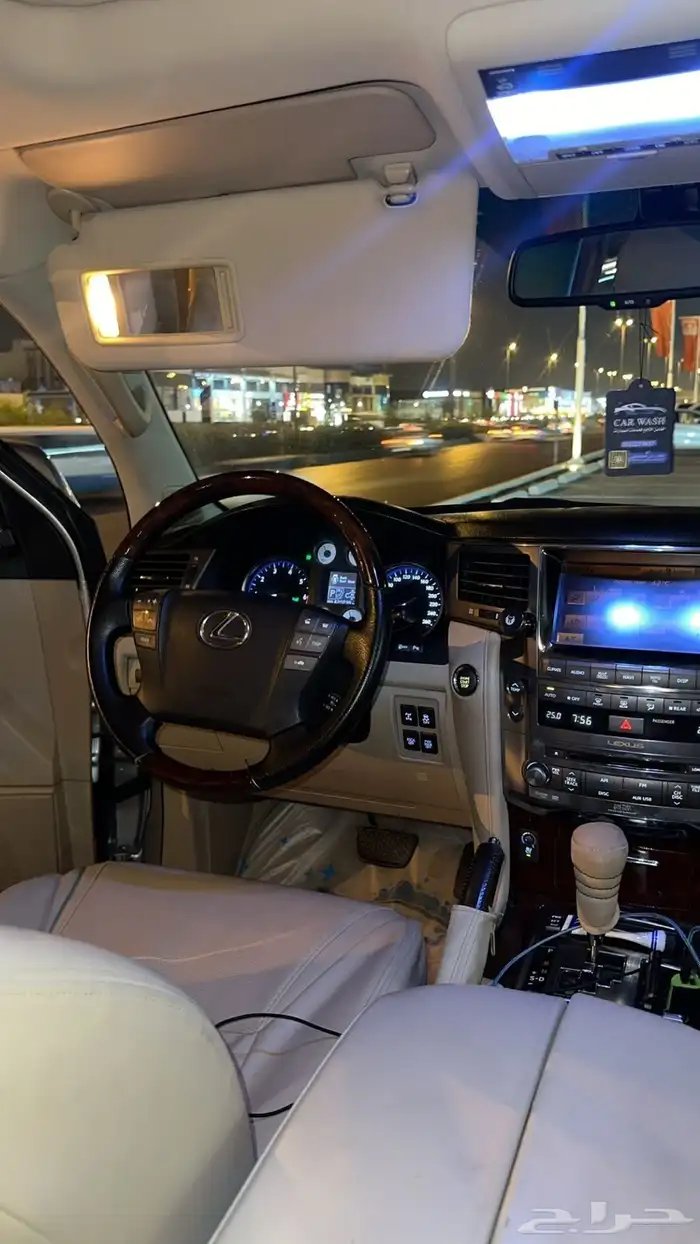 جيب لكزس 570 موديل 2011 4