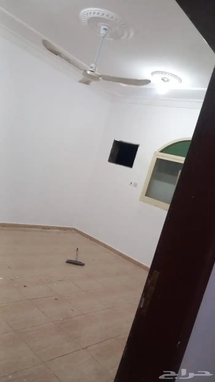 للايجار شقة علوية بحي النفل 0