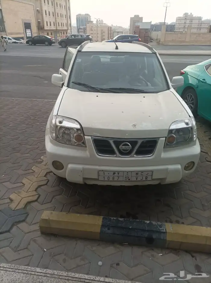 نيسان اكس تريل 2002 3