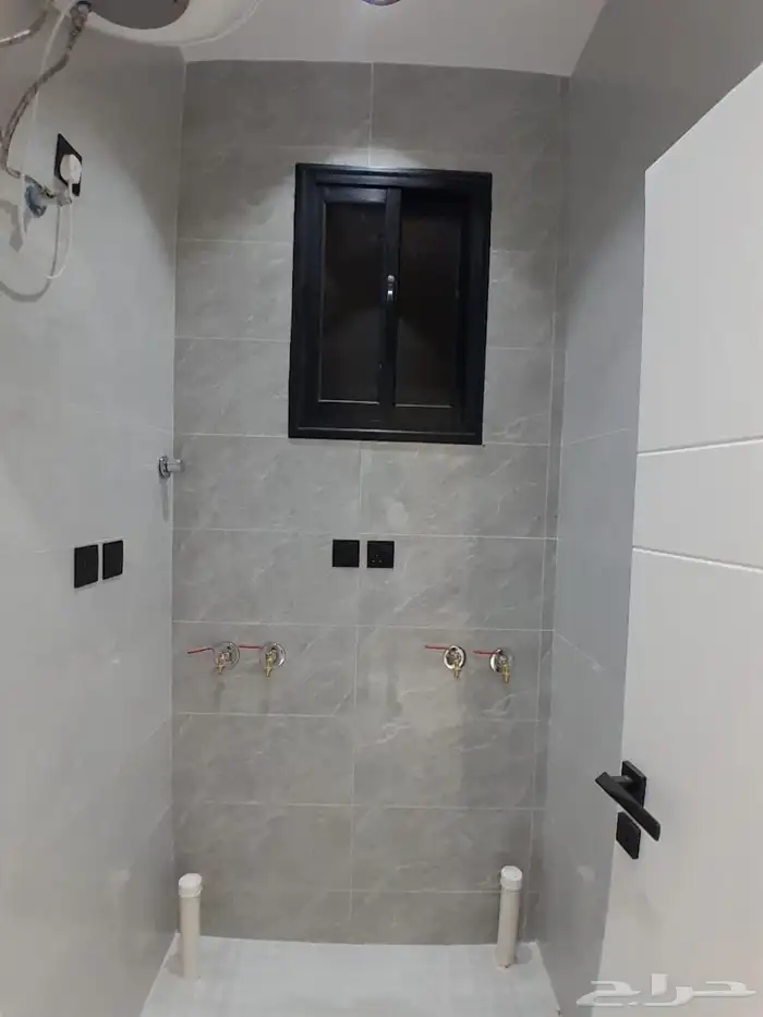 للبيع شقه دور ثاني مع سطح مستقل المصعد جاهز بسعر 550الف 9