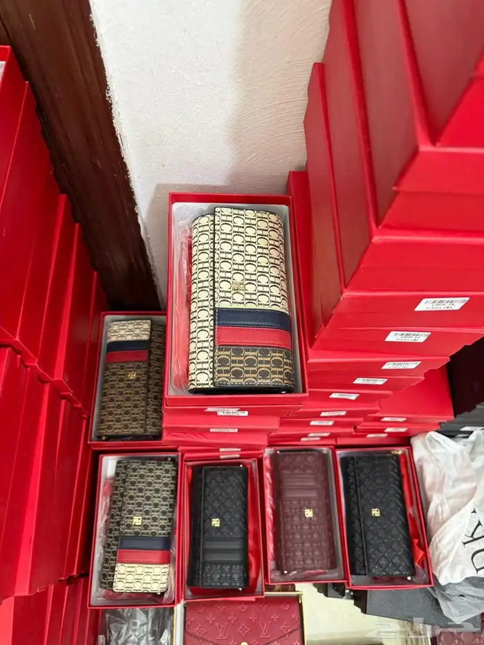 شنط ماركه توصيل فوري الرياض شحن لجميع المملكة 0