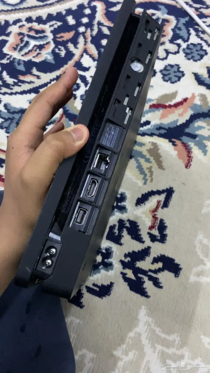 سوني 4 للبيع نظيف ومعه يد 2