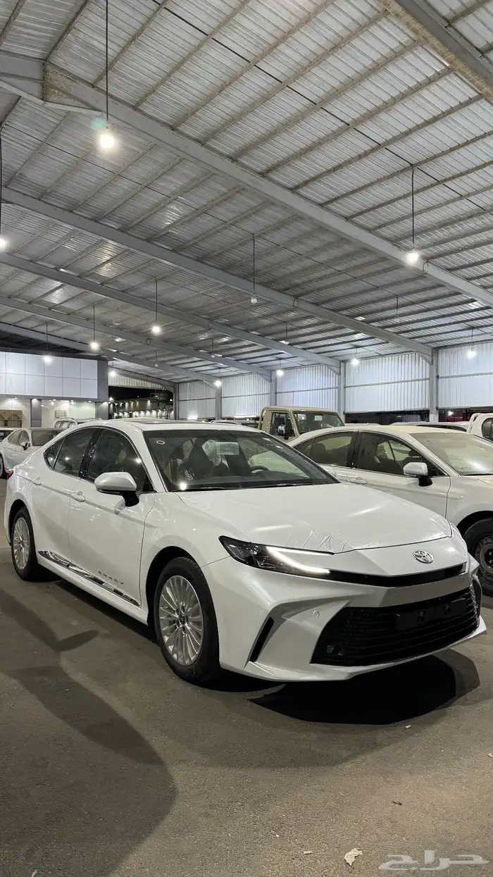 تويوتا كامري 2025 بنزين فئة LE فتحة سقف بصمة سعودي 119 شامل 0