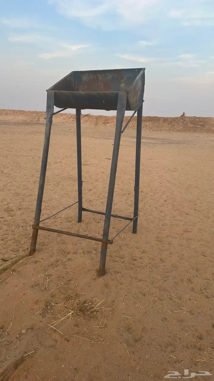 حياض طعام مرتفعه للإبل 1