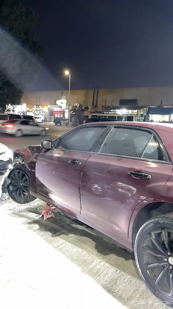 كرايزلر 5.7 V8 مصدومه 4