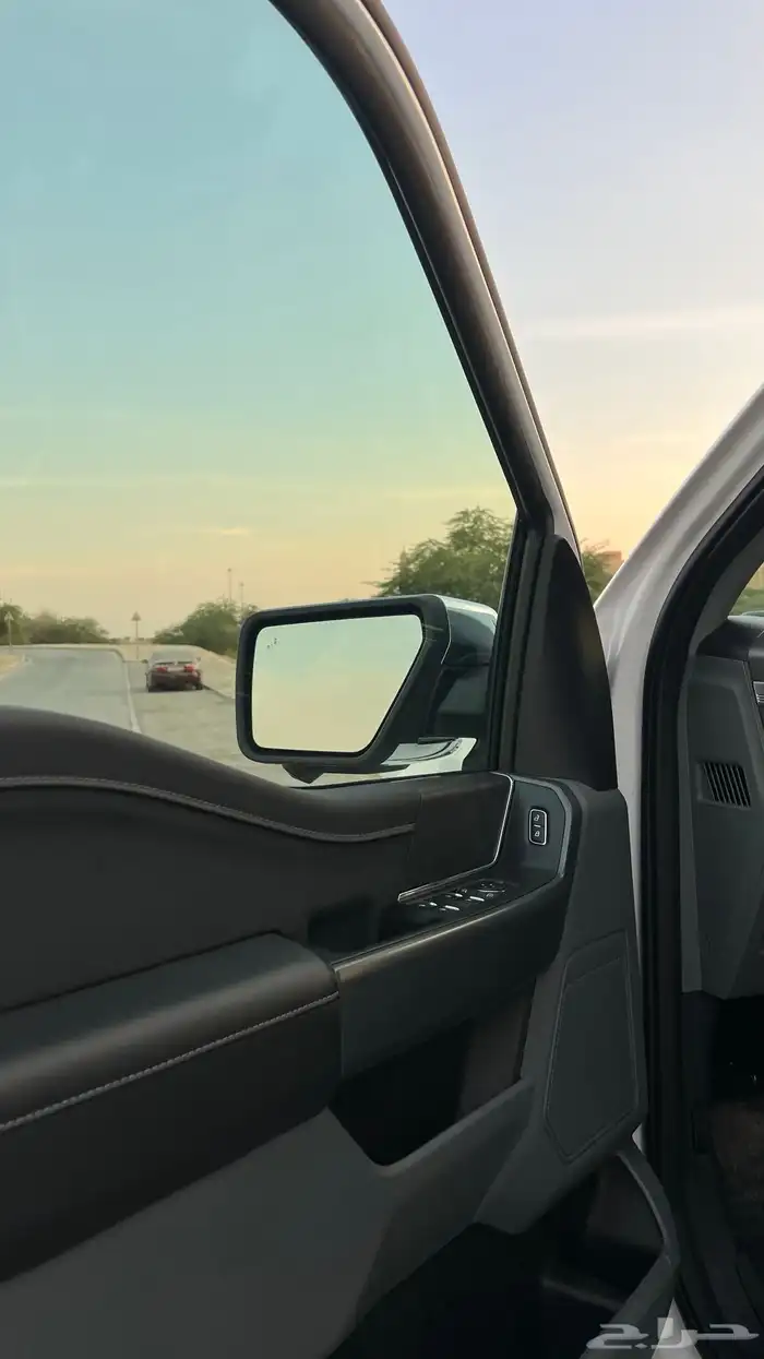 للبيع فورد أف F150 XLT جديد ممشى1250 كيلو فقط V8 أبيض 2025 18