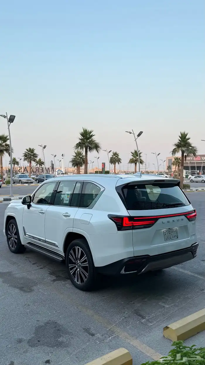 لكزس 2025 BB 5