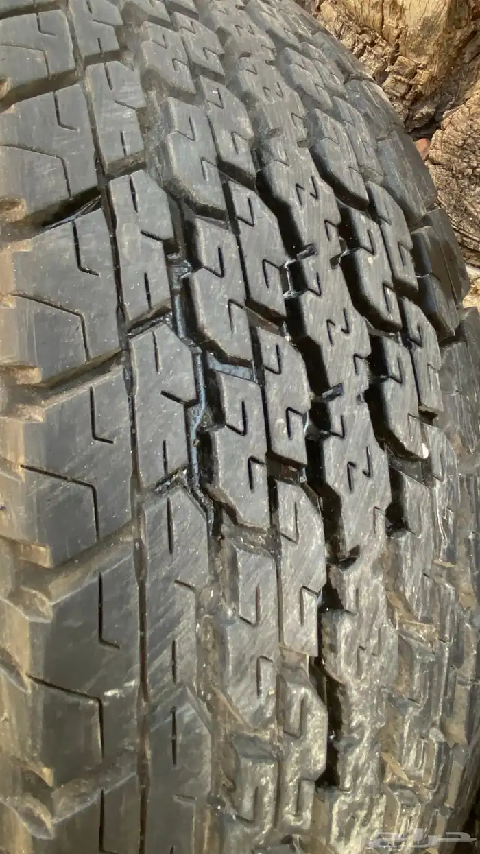 للبيع اربع كفرات برجستون مقاس 275 70R16 ب 900 8