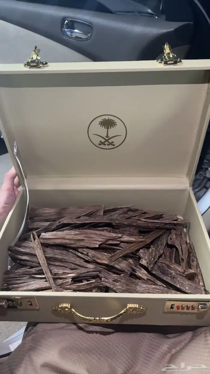 عرض على العود الهندي الطبيعي 2