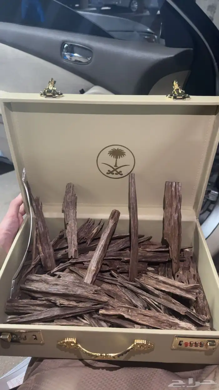 عرض على العود الهندي الطبيعي 0