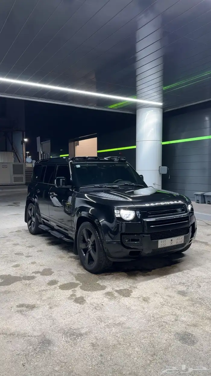 لاندروفر ديفندر P300 110 موديل 2020 أسود كريستال 1