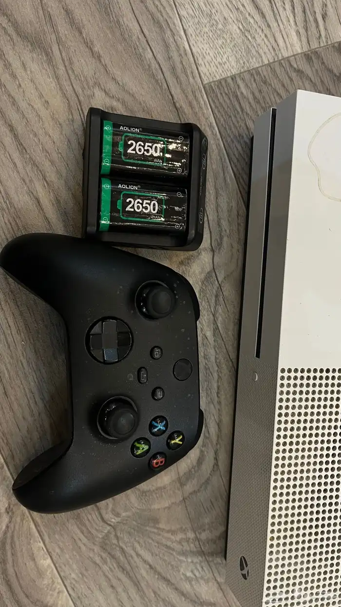 اكس بوكس اس ون تيرا نظيف جدا للبيع مستعجل 3