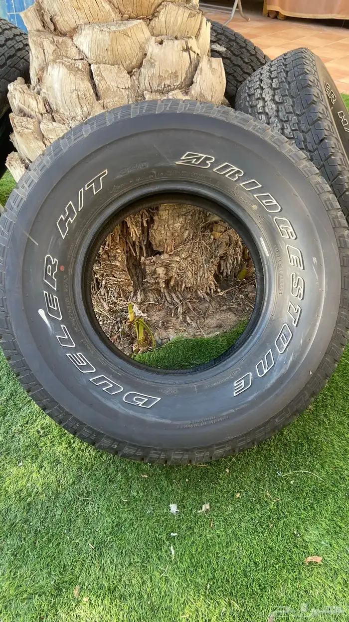 للبيع اربع كفرات برجستون مقاس 275 70R16 ب 900 3