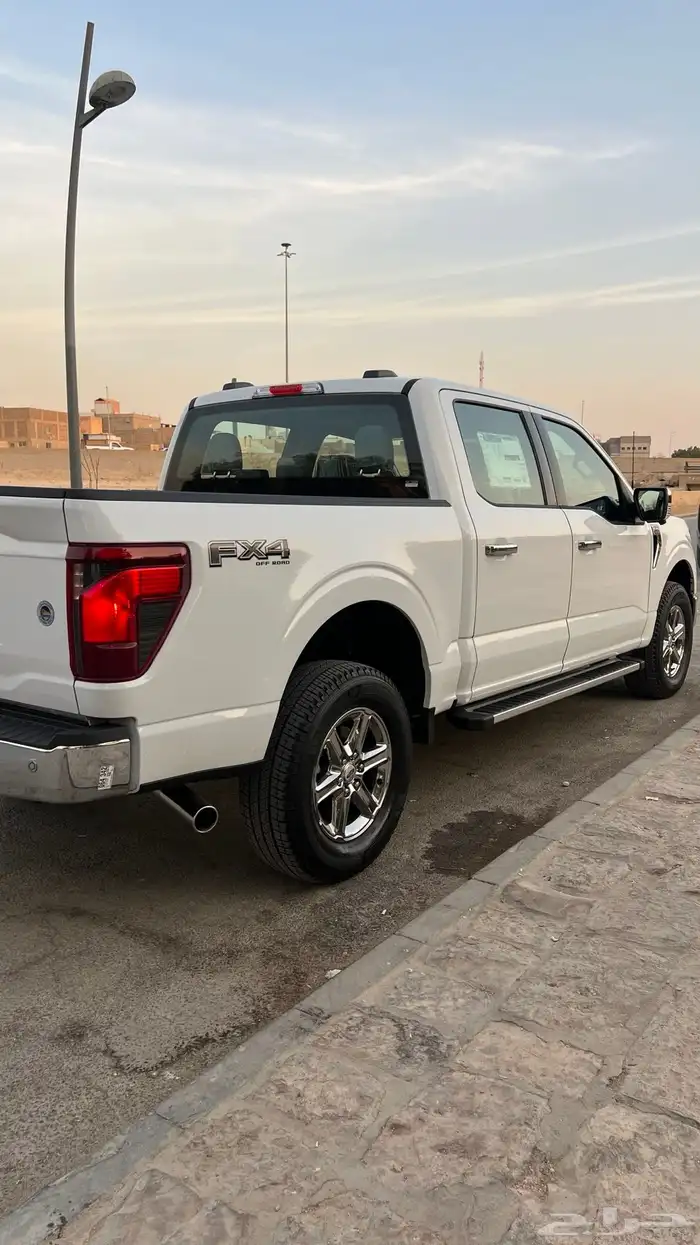 للبيع فورد أف F150 XLT جديد ممشى1250 كيلو فقط V8 أبيض 2025 5