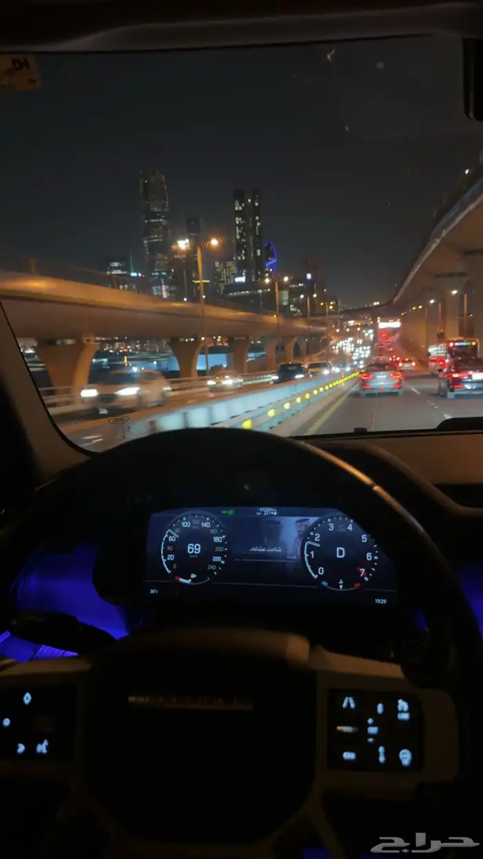 لاندروفر ديفندر P300 110 موديل 2020 أسود كريستال 2