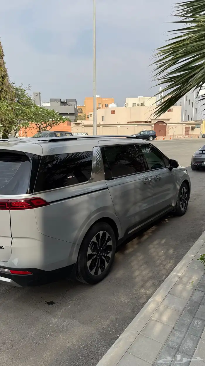 كيا كرنفال فل كامل فتحتين سقف 2023 وارد الوكيل كيا السعوديه 3