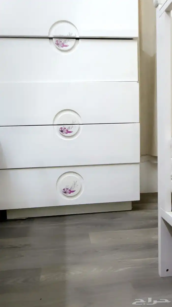 غرفة نوم بمرتبة سرير وكومدينا وحده وتسريحه ب6ادراج وشوفنيرا 2