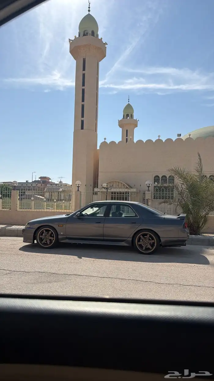 سكاي لاين 33 سيدان 2