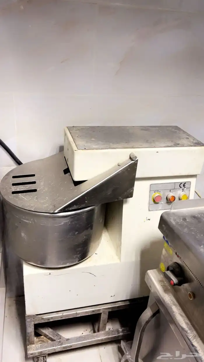 معدات وأغراض لمعمل حلويات 22