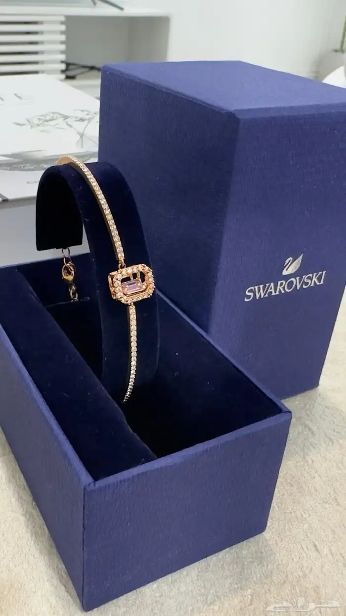 للبيع سوارة سوارفسكي وساعة من كارديال 2