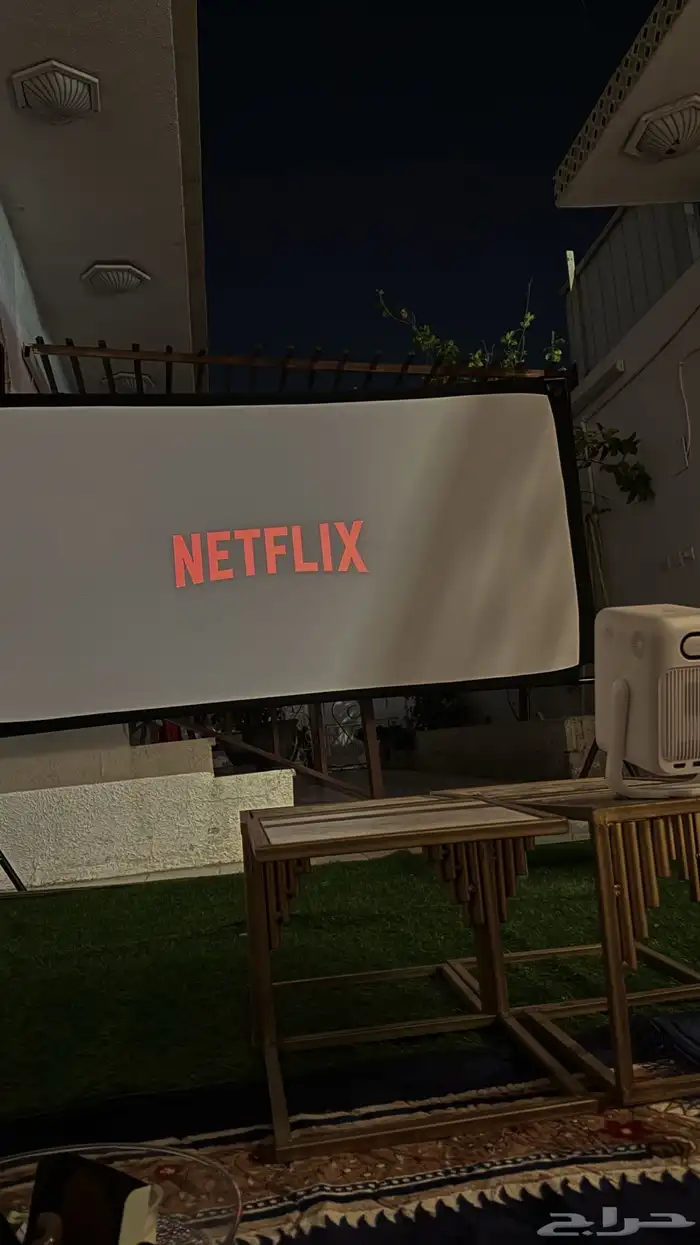 بروجكتر wanbo مع شاشة عرض 4